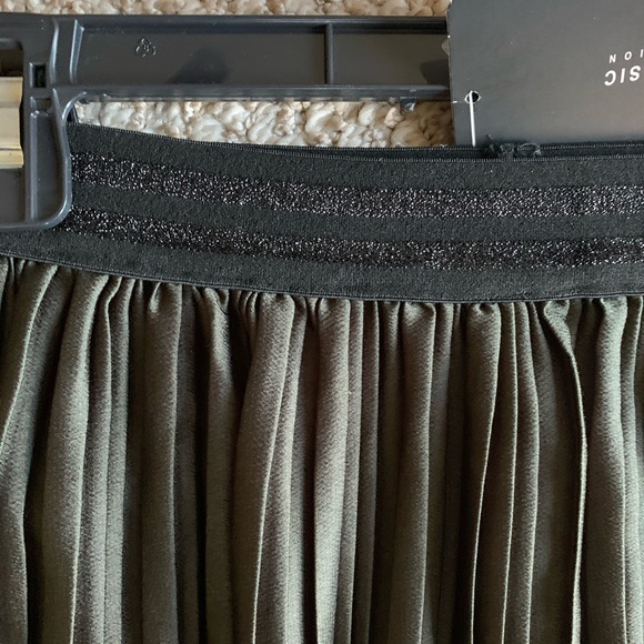 Zara olive khaki plated skirt NWT - Picture 5 of 5